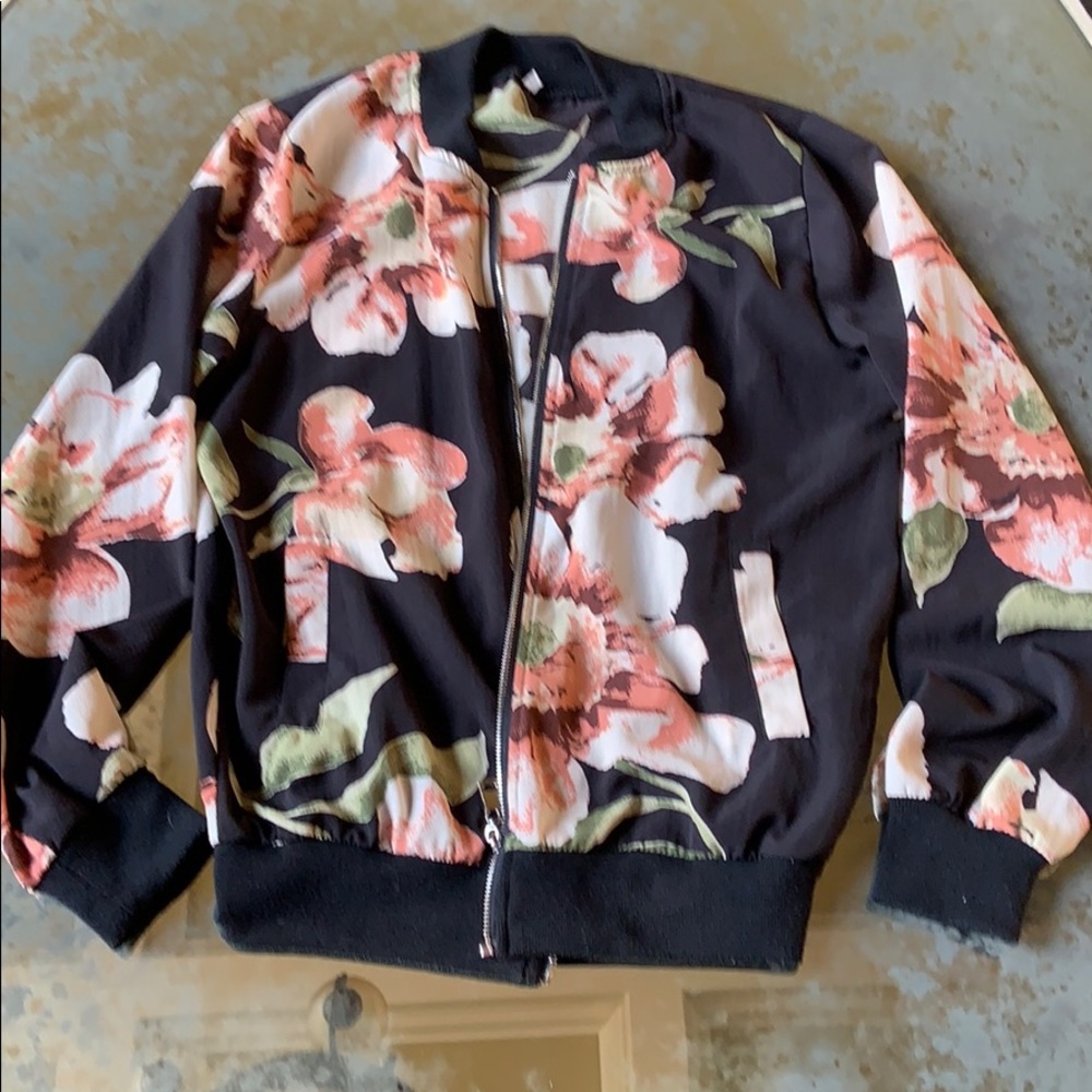 Basic jacket with zipper